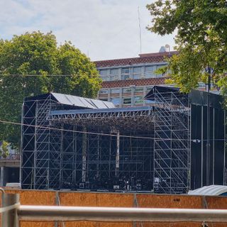 Fervono i lavori per l'allestimento del palco che ospiterà gli artisti protagonisti di AstiMusica 2024