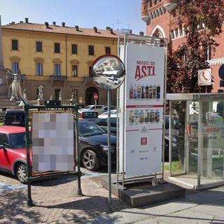 La bacheca di piazza Roma