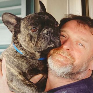 Remo Damosso con l'amato bouoledogue