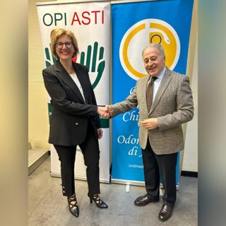 Stefania Calcari con il dott. Lucia pres. Ordine dei medici (Archivio)