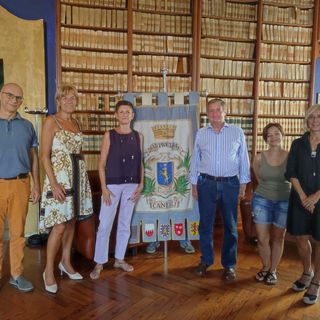 Nell'immagine, da sinistra a destra: Massimo Branda Assoc. Memoria Viva - Annamaria Tosti Assessore Comune Canelli - Roberta Giovine Sindaca di Canelli - Giancarlo Benedetti Rettore Comitato Palio Città di Canelli - Katia Ascone Consigliere Comunale Comune di Canelli - Ornella Domanda Assoc. Memoria Viva