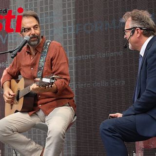 Neri Marcorè sul palco del Barbera Wine Festival
