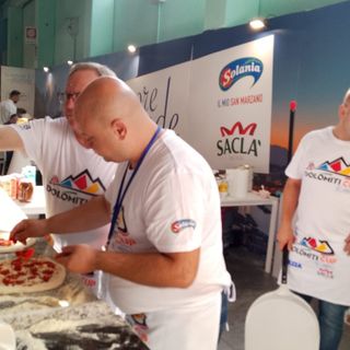 Nella foto i pizzaioli Zorancho Zafirov, Kire Zafirov e Petar Zafirov