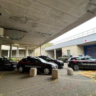 Nell'immagine, risalente allo scorso luglio, l'intervento in forze di carabinieri e guardia di finanza dopo un'aggressione al personale operante al Pronto Soccorso di Asti