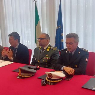 Il prefetto Ventrice, accanto a lui il questore Marina Di Donato e il comandante della Guardia di Finanza Antonio Garaglio