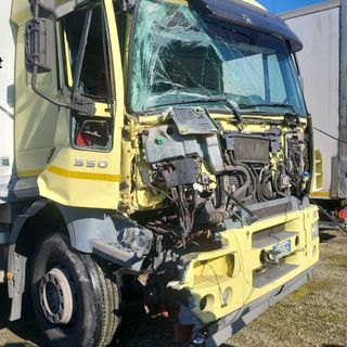 Uno dei mezzi pesanti coinvolti nell'incidente
