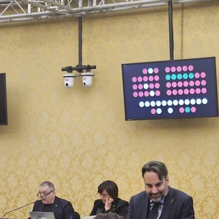 Nel 2025 addio al bollo auto gratis per le auto ibride in Piemonte. Frattura nel Cirio bis