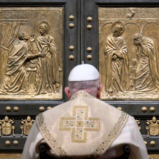 Il Papa apre la Porta Santa a San Pietro la notte di Natale - Ph @pontifex