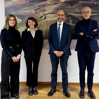 In foto il direttore generale Giovanni Gorgoni con i rappresentanti della Fondazione Astigiana per la Salute del Territorio: Luisa Amalberto, Federica Quinto, Vincenzo Sorisio