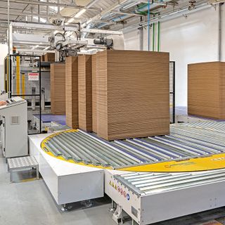 Alcune immagini relative stabilimenti della Smurfitt Westrock