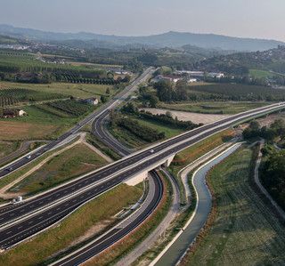 Un tratto dell'Asti Cuneo nelle vicinanze di Alba