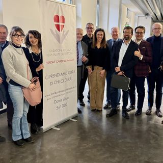 Da sinistra i relatori del primo incontro: Marco Penna (medico di famiglia), Matteo Paradiso (andrologo, responsabile Urologia Asl AT), Michela Franco (medico di famiglia), Luisa Amalberto (presidente Fondazione Astigiana Salute del Territorio), Piergiorgio Bricchi (presidente Utea), Gianluca Rossotto (responsabile Dermatologia Asl AT), Carmen Giuffrida (primario Chirurgia Asl AT), Paolo Pisani (primario Otorinolaringoiatria, direttore Dipartimento Chirurgia Asl AT), Alessandro Bianchi (primario Rianimazione-Anestesia Asl AT), Giancarlo Dapavo (primario Oculistica Asl AT), Vincenzo Sorisio (consigliere Fondazione Astigiana Salute Territorio, chirurgo), Federico Dettoni (primario Ortopedia Asl AT