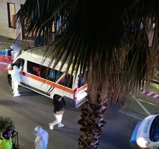 Le misure di contenimento attorno all'hotel Bel Sit