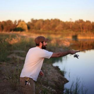 Cosa serve per pescare al lago: attrezzature e tecniche di pesca