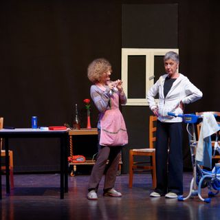 Un'immagine di scena tratta da &quot;La strana coppia&quot;