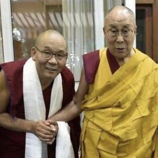 Il Maestro Gyuto Khensur Rinpoche Thupten Tenzin con il Dalai Lama
