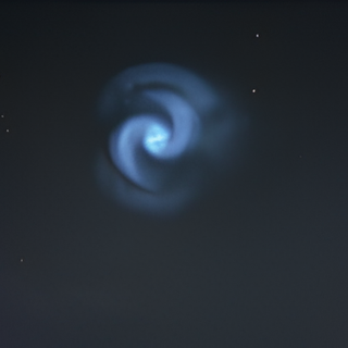 Due immagini della spirale luminosa comparsa nei cieli