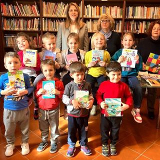 Foto di gruppo per i bimbi che partecipano al progetto (2 erano assenti il giorno in cui è stata scattata)
