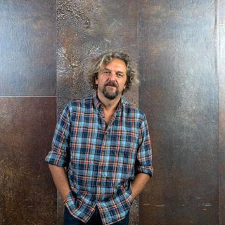 Antonio Ornano torna sul palco: recupero di “Maschio caucasico irrisolto” il 13 maggio