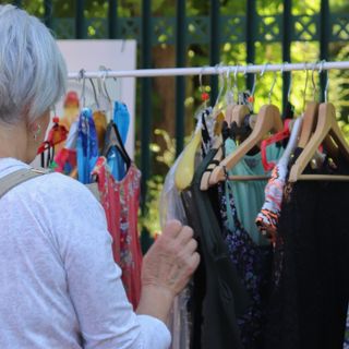 Un "caffè" per Asti Slow Fashion: al via la raccolta fondi per aprire una sede dedicata allo scambio di vestiti