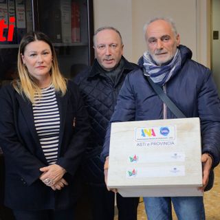 La consegna delle licenze all' assessore Bologna (Merphefoto)