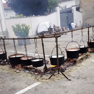 Le caudere vuote dopo una scorsa edizione della fagiolata