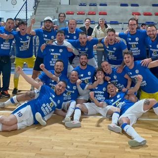 La gioia del team dopo la meritata promozione