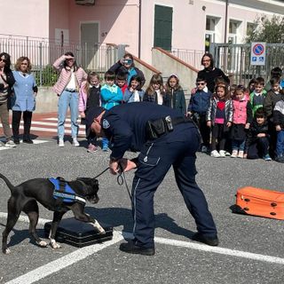 Alcune immagini della 'lezione' tenuta dagli operatori astigiani