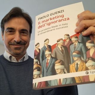 Un'immagine del professor Guenzi ritratto con il suo saggio