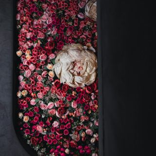 La cremazione: una scelta sempre più comune e sicura