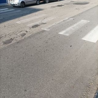 Strisce pedonali invisibili davanti al CPIA di Asti, insegnanti lanciano un nuovo allarme dopo la tragedia di dicembre