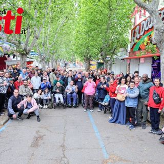 La consigliera Lombardi (prima a sinistra) e il sindaco Rasero con il gruppo accompagnato al Luna Park (ph. Merfephoto - Efrem Zanchettin)