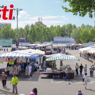 Uno scatto (ph. Merfephoto - Efrem Zanchettin) che documenta le poche presenze al mercato nel giorno della recentissima Carolingia