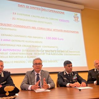 Il procuratore della Repubblica di Asti Biagio Mazzeo illustra i dettagli dell'operazione insieme ai vertici del Comando Provinciale dei Carabinier