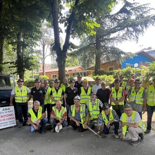 Il gruppo degli Alpini che hanno contribuito alla pulizia del