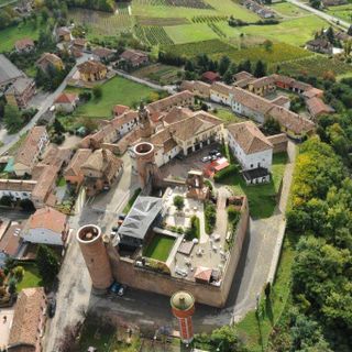 Moasca in un suggestivo scatto aereo