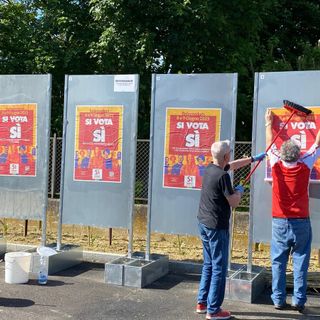 Affissioni di manifesti per il Sì