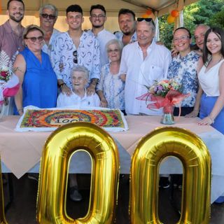 Elsa Voglino compie 100 anni: Valmanera in festa tra musica, onori e affetto