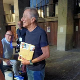 Roberto Vecchioni al presidio DI UNA
