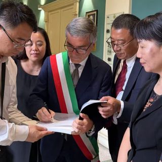 In foto: il vicesindaco Stroppiana con alcuni membri della delegazione