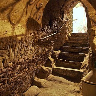 Entrata di uno dei crotin di Calosso