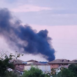 Esplode una bombola di gas, tre gravi feriti al campo nomadi di via Guerra