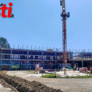 In foto il cantiere della scuola elementare Rossignoli
