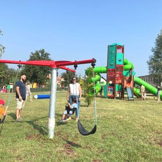 In foto: giochi per i bambini al Parco delle Verne