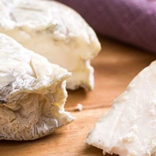 Roccaverano dop, primo tra i formaggi del tour caseario nell'Astigiano di Philippe