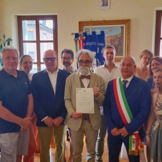 La consegna della cittadinanza (Ph J.Dem.A.)