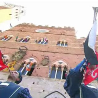 Siena, l' assegnazione apparecchia un gran Palio: i due cavalli favoriti vanno alle contrade rivali Siena, l' assegnazione apparecchia un gran Palio: i due cavalli favoriti vanno alle contrade rivali