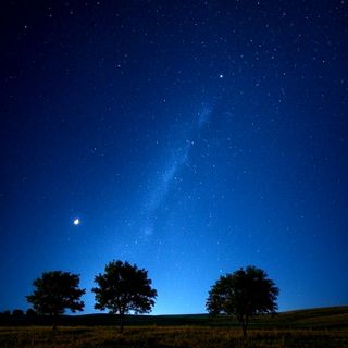 "Tra terra e cielo a La Gavazza": una serata tra stelle e racconti di viaggio