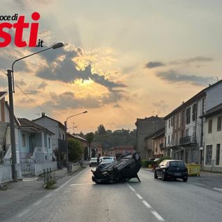 Quarto Inferiore, ennesimo schianto, l'esasperazione degli abitanti:  &quot;Basta incidenti, il Comune intervenga subito&quot;