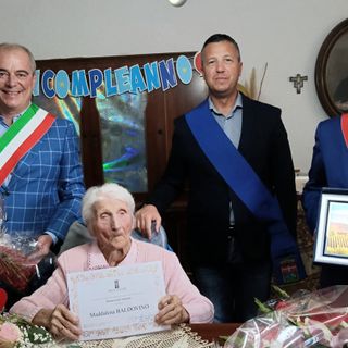 Maddalena Baldovino, cent'anni di vita tra campagna, libri e amore per la famiglia